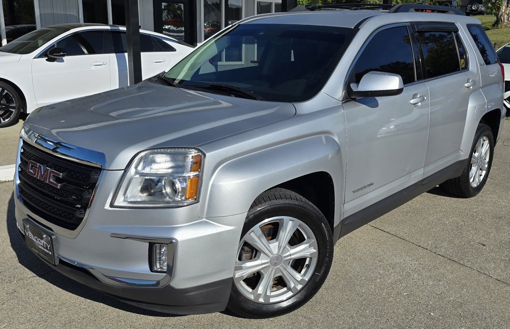 2017 GMC Terrain Image 2