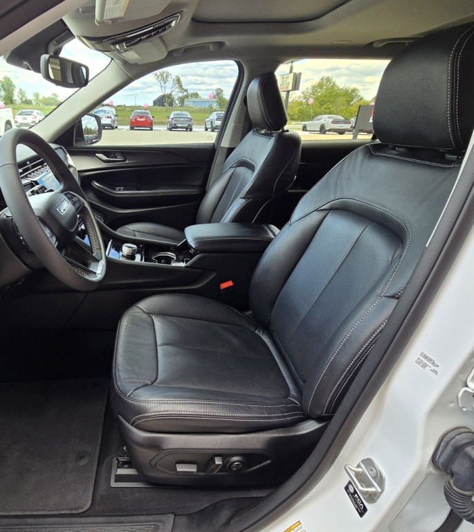 2023 Jeep Grand Cherokee Image 17