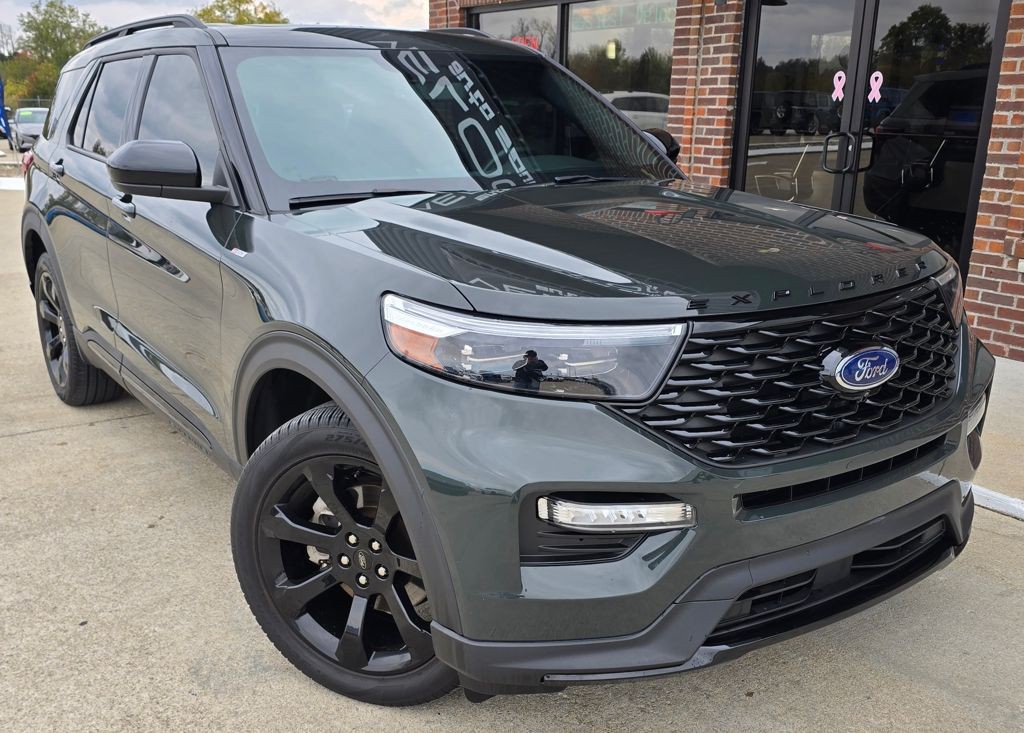 2023 Ford Explorer Image 2