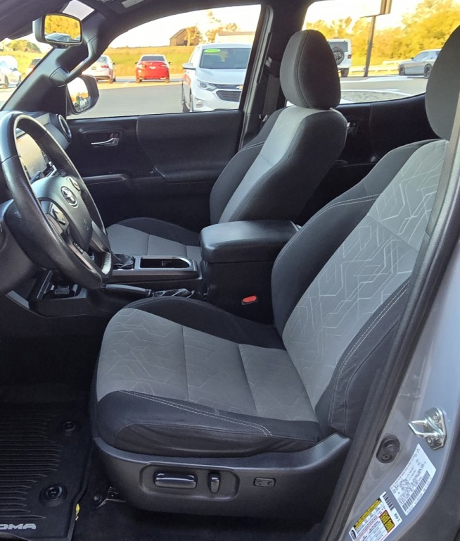 2020 Toyota Tacoma Image 19