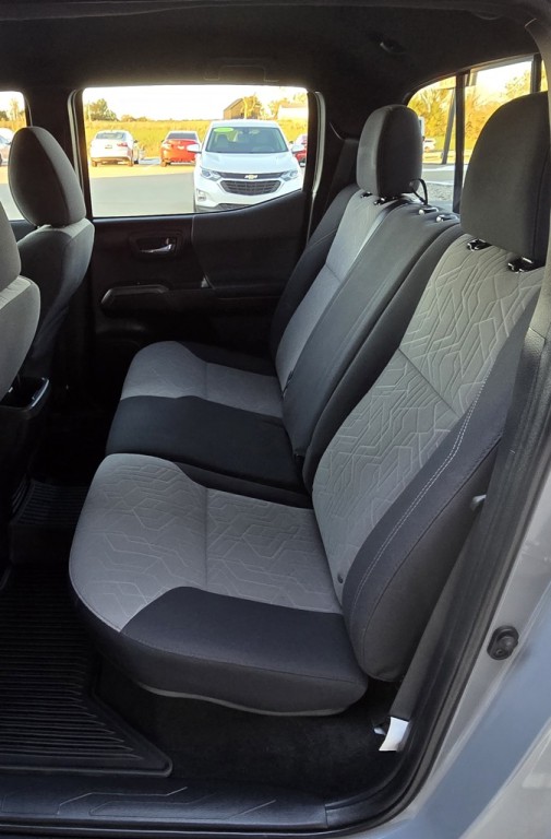 2020 Toyota Tacoma Image 32