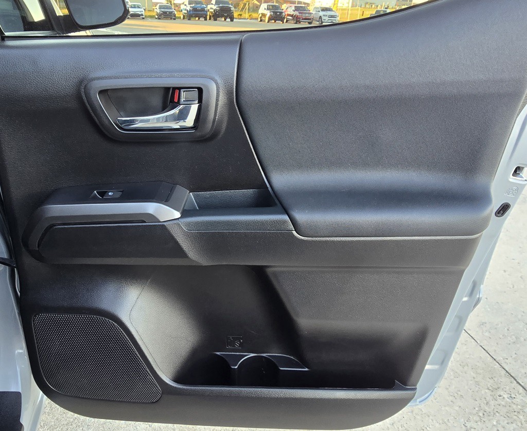 2020 Toyota Tacoma Image 38