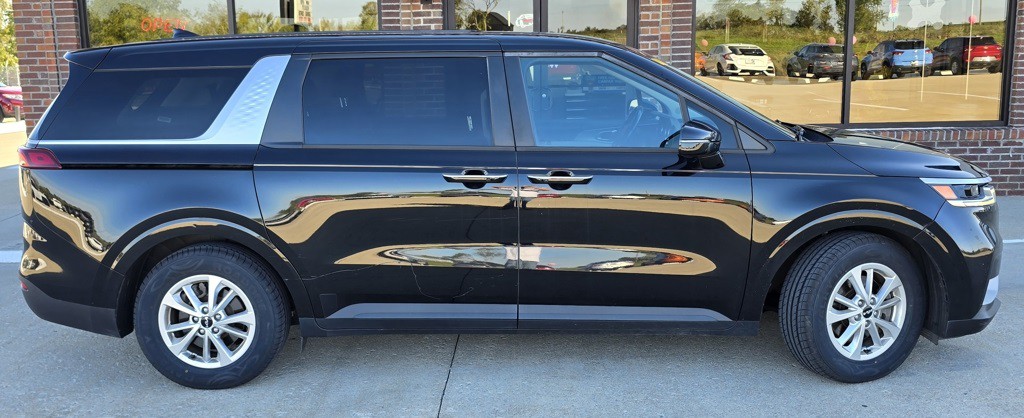 2022 Kia Carnival Image 2