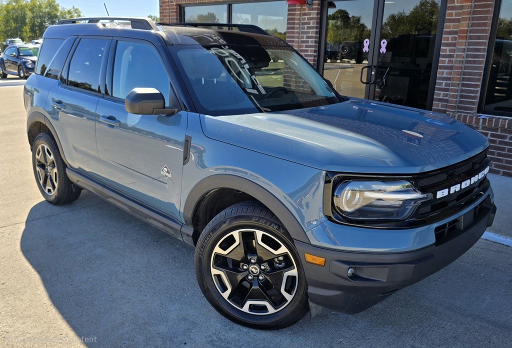2021 Ford Bronco Image 1