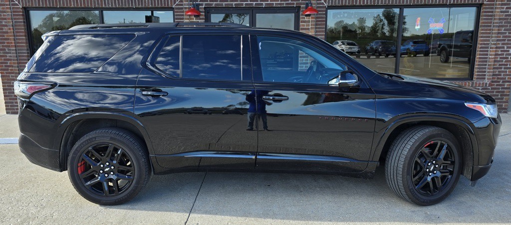 2018 Chevrolet Traverse Image 2