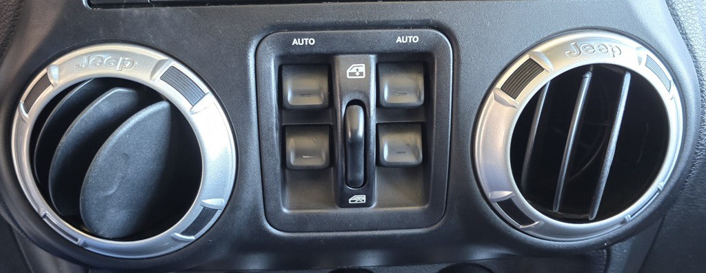 2015 Jeep Wrangler Image 23