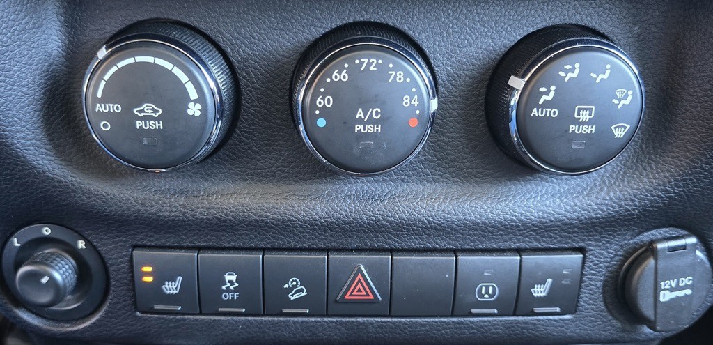 2015 Jeep Wrangler Image 24