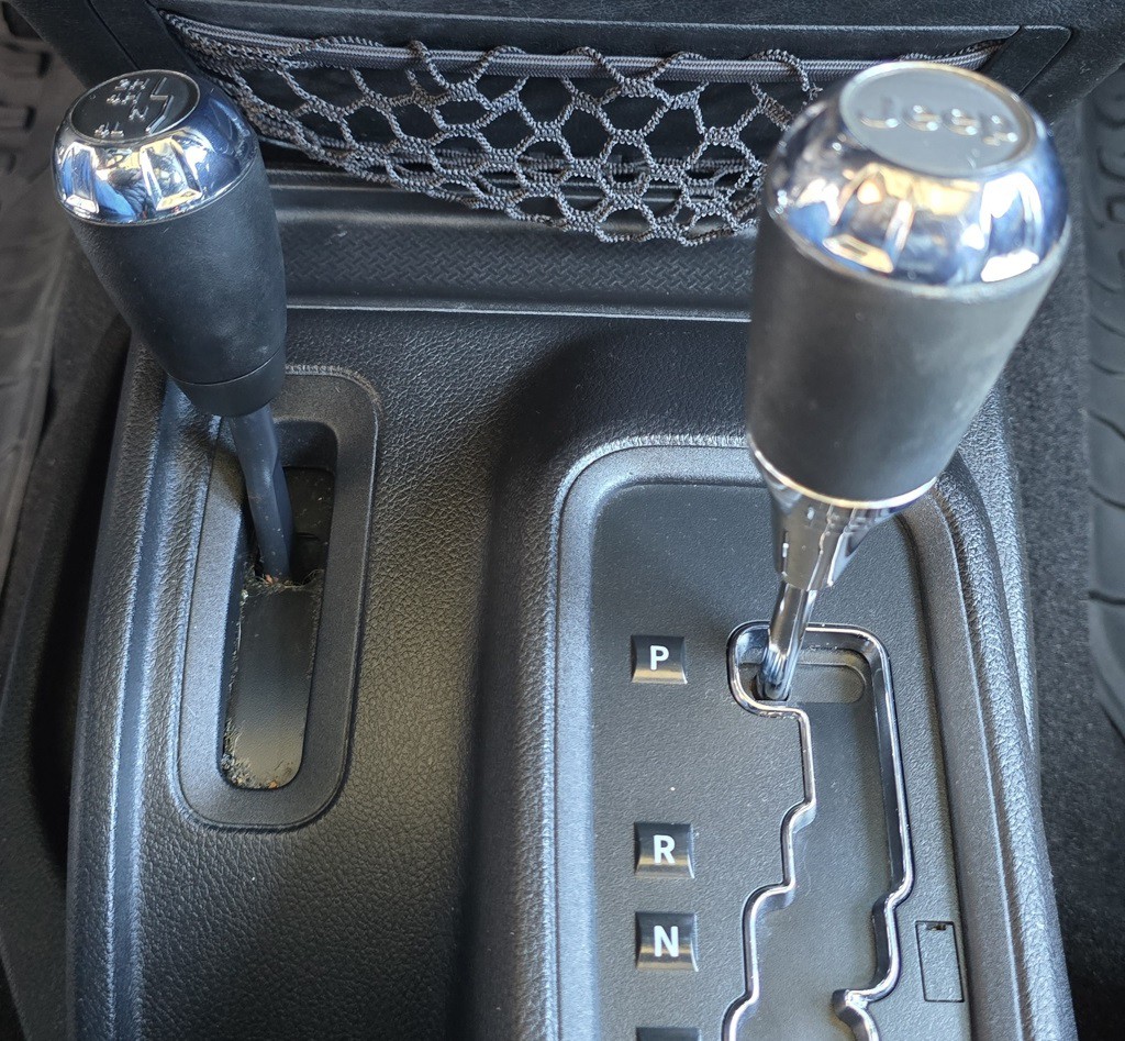 2015 Jeep Wrangler Image 25