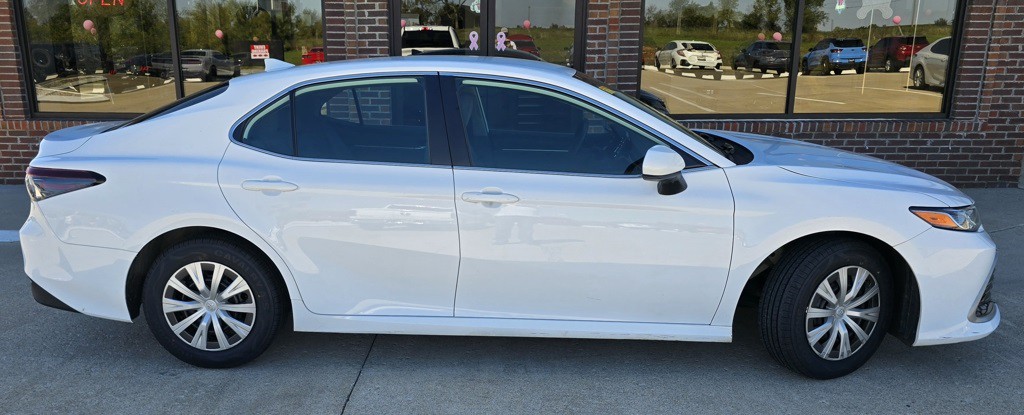 2022 Toyota Camry Image 2