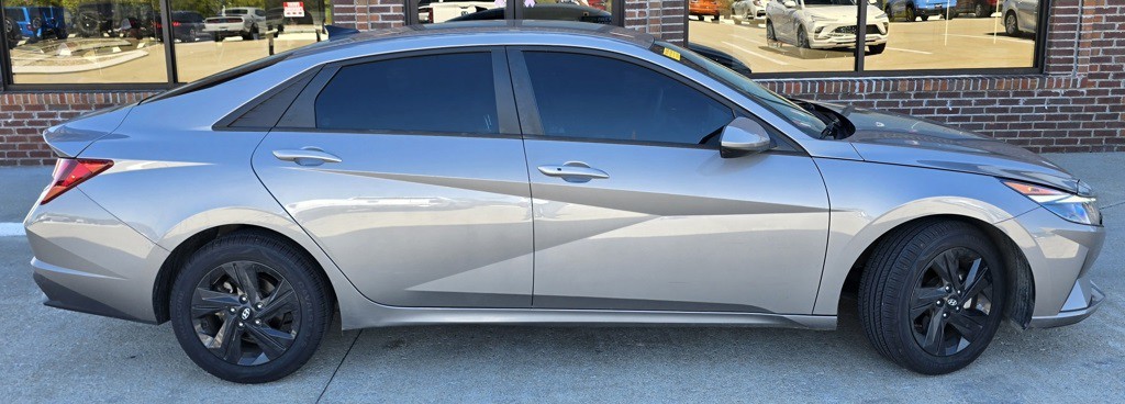 2023 Hyundai Elantra Image 2