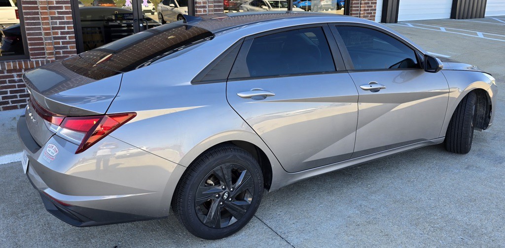 2023 Hyundai Elantra Image 3
