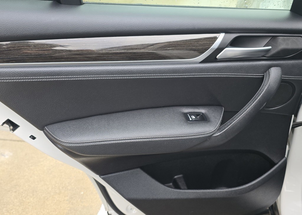 2017 BMW X3 Image 32