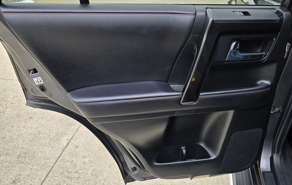 2021 Toyota 4Runner Image 33