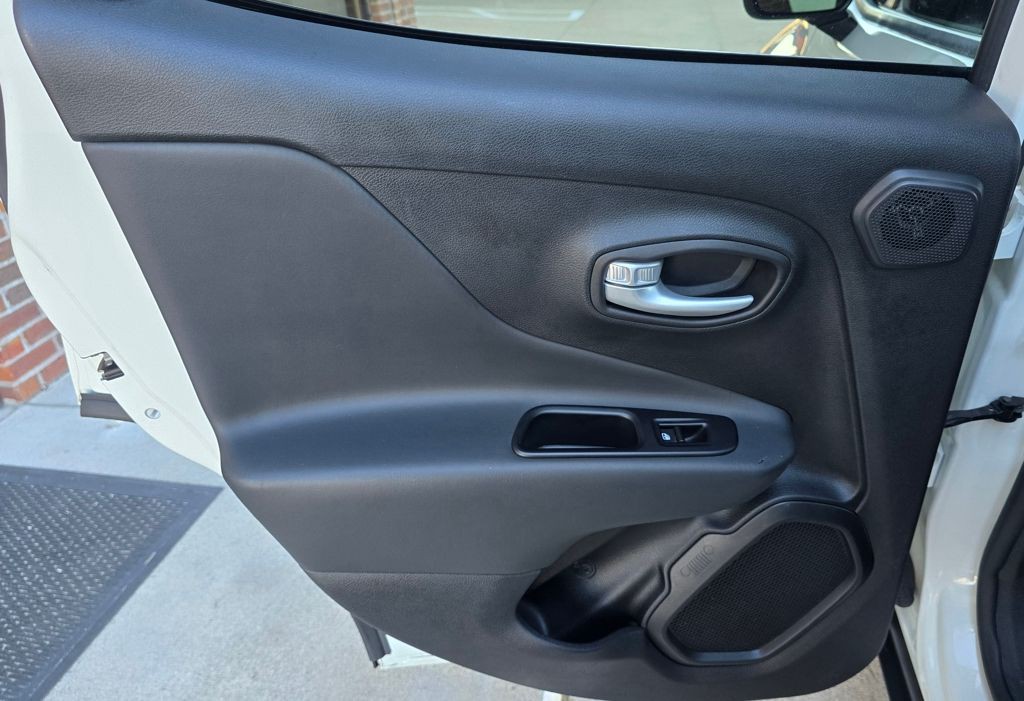 2023 Jeep Renegade Image 32