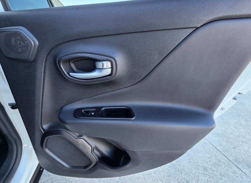 2023 Jeep Renegade Image 38