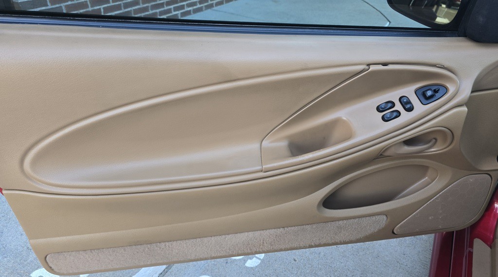 1998 Ford Mustang Image 16