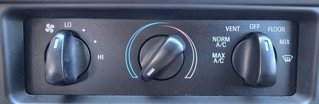 1998 Ford Mustang Image 25