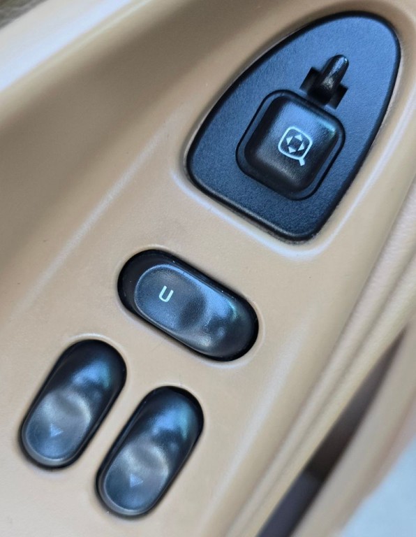 1998 Ford Mustang Image 17