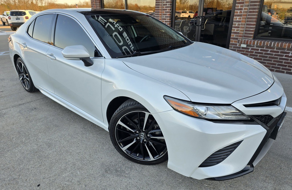 2019 Toyota Camry Image 2