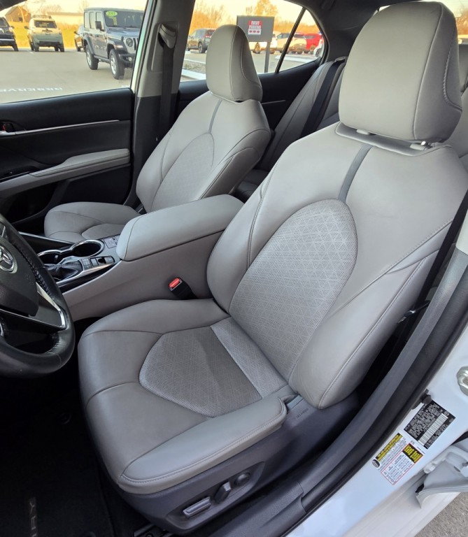 2019 Toyota Camry Image 18