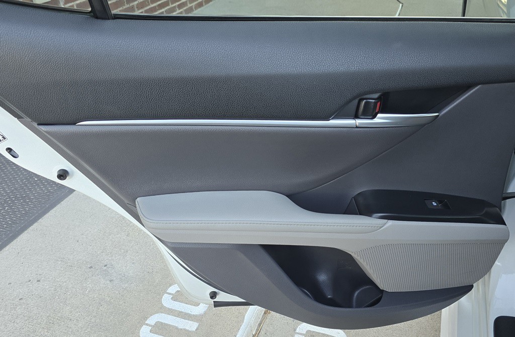 2019 Toyota Camry Image 32