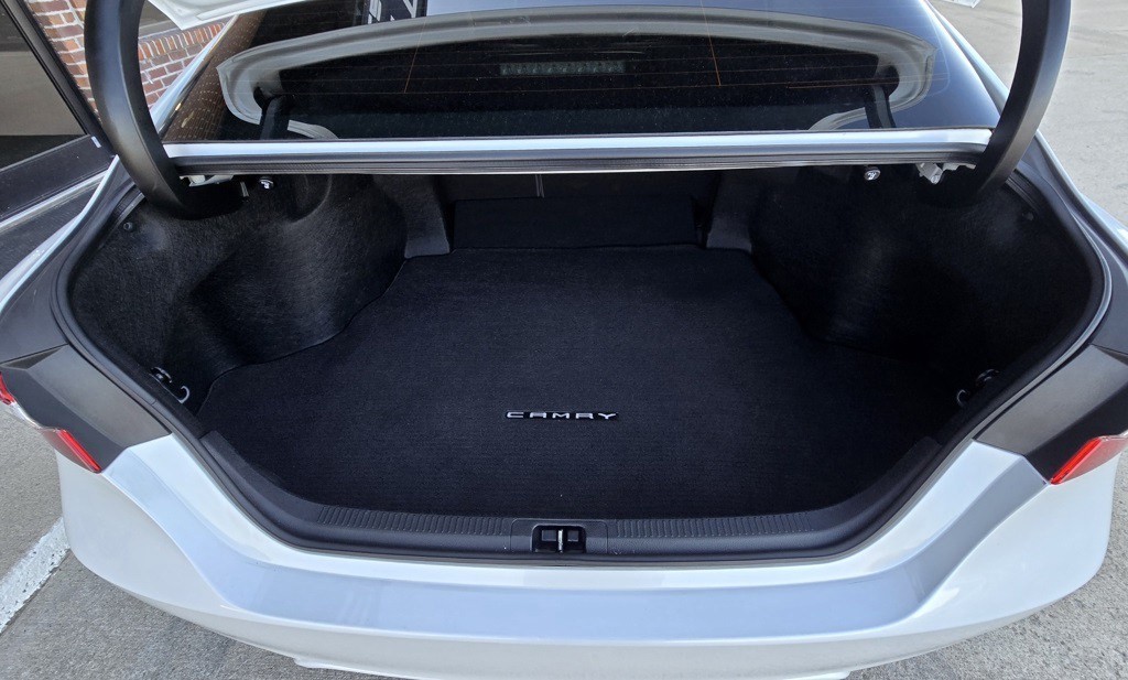 2019 Toyota Camry Image 40