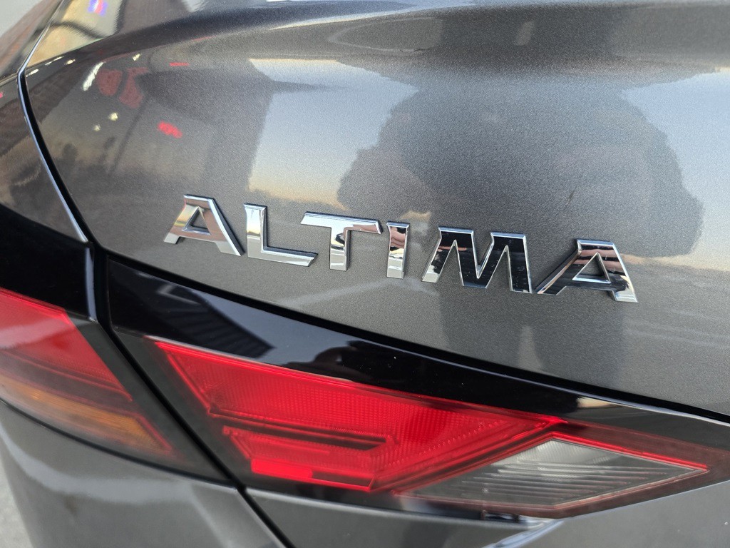 2022 Nissan Altima Image 10