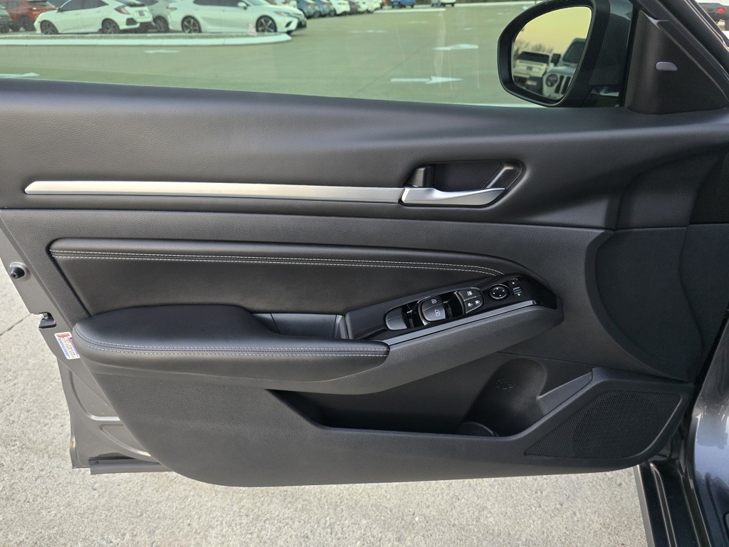 2022 Nissan Altima Image 16