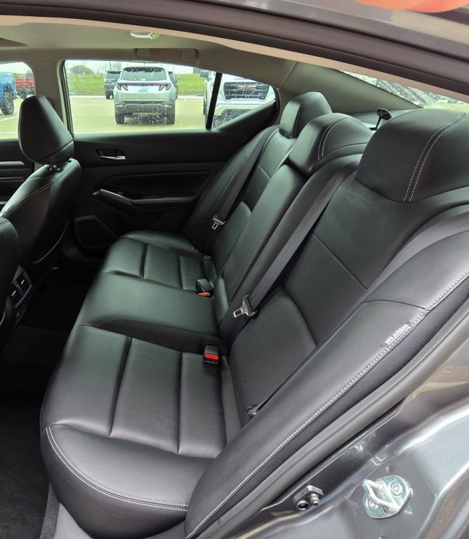 2022 Nissan Altima Image 36