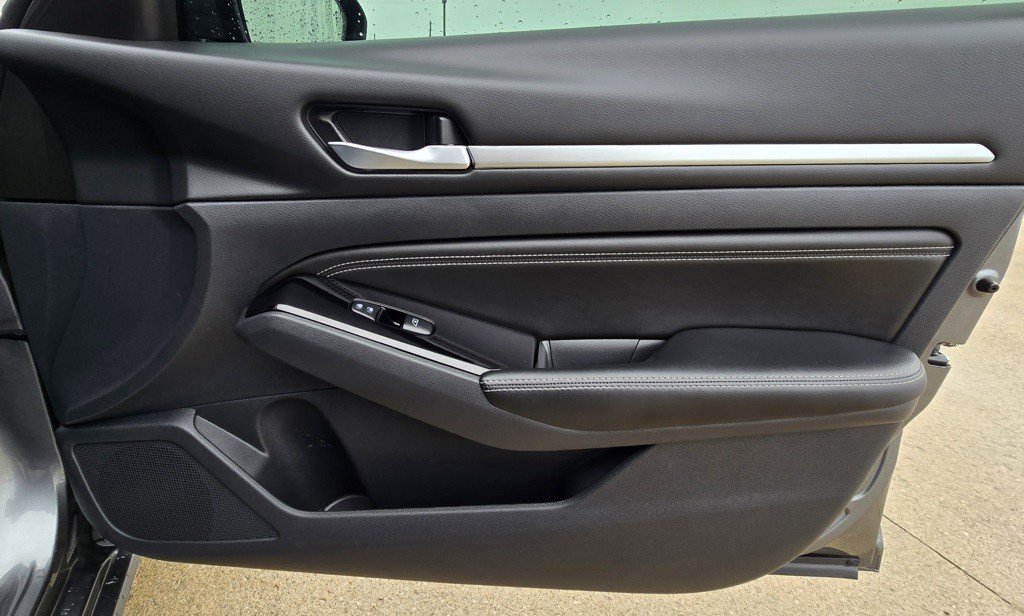 2022 Nissan Altima Image 40