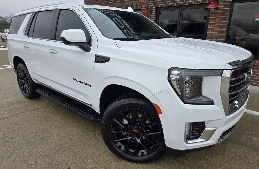 2023 GMC Yukon Image 2
