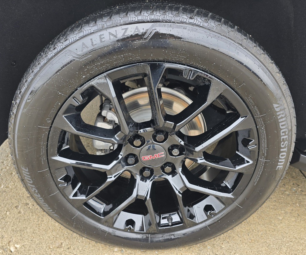 2023 GMC Yukon Image 12