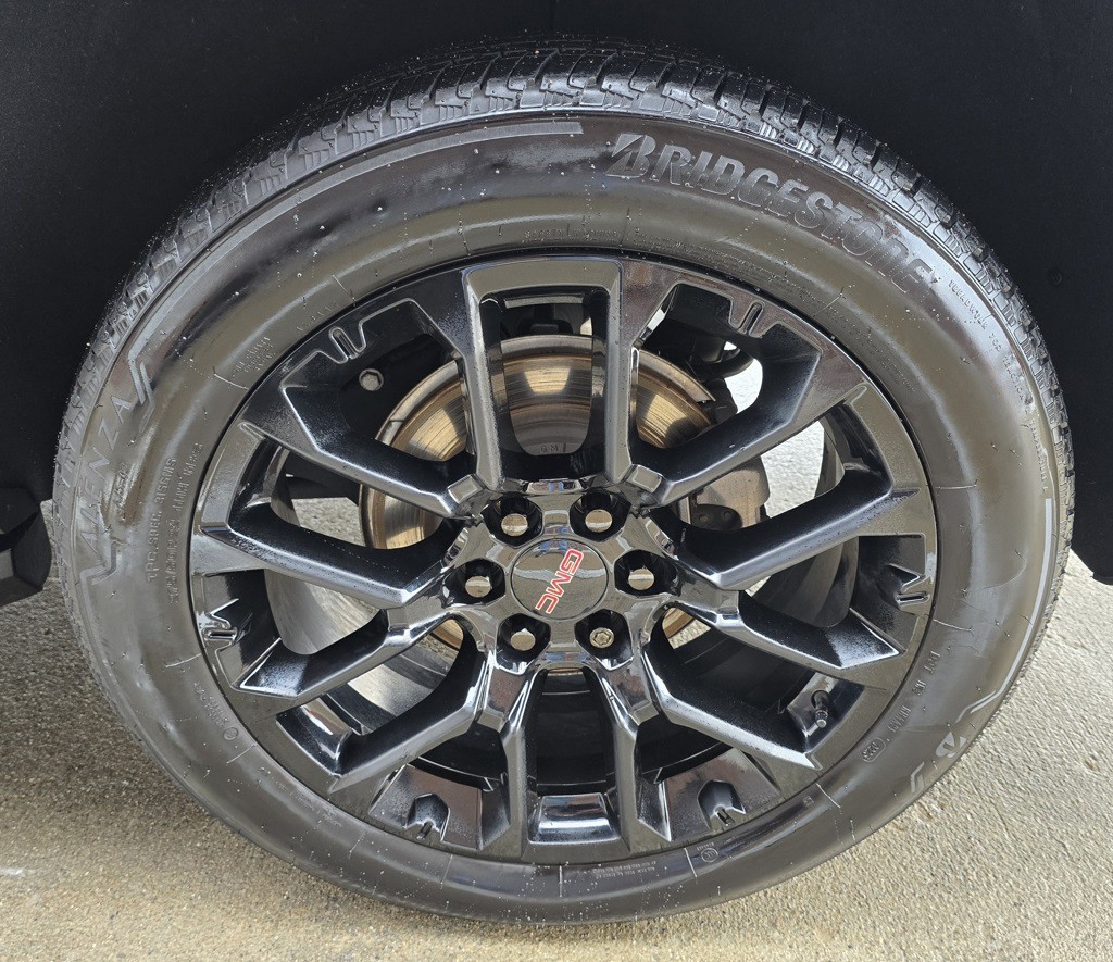 2023 GMC Yukon Image 13