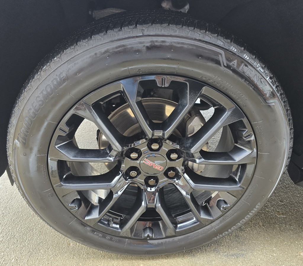 2023 GMC Yukon Image 14