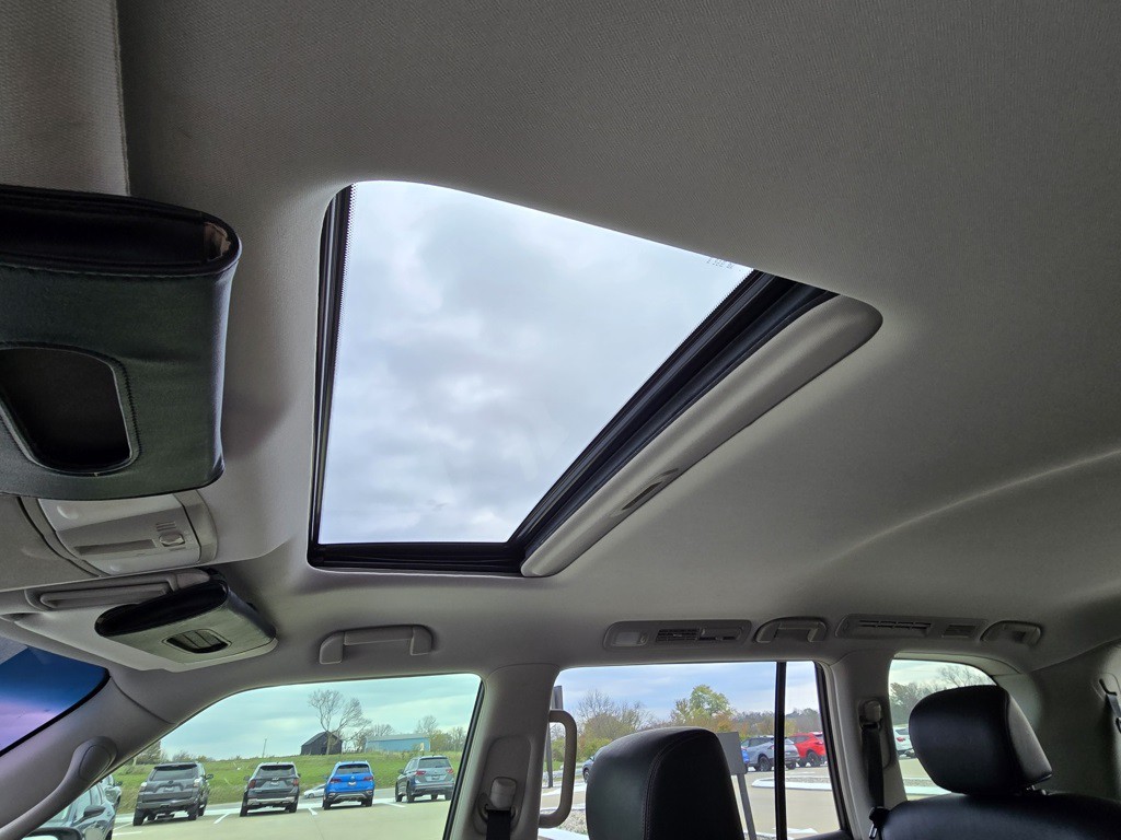 2017 Nissan Armada Image 11