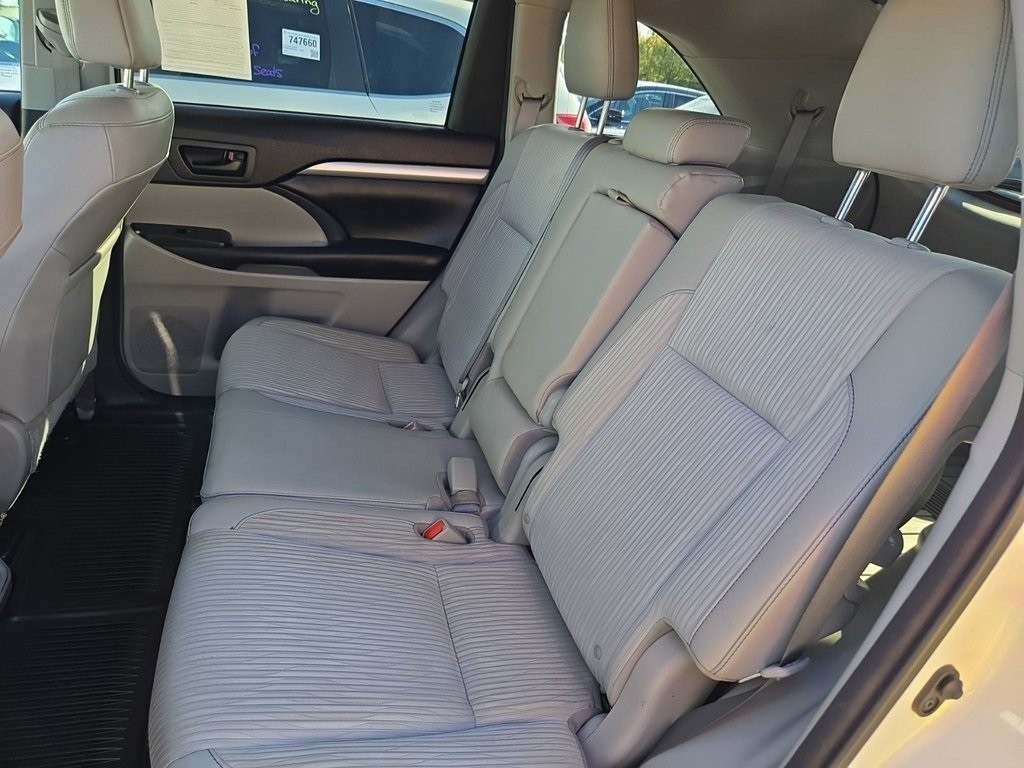 2016 Toyota Highlander Image 6
