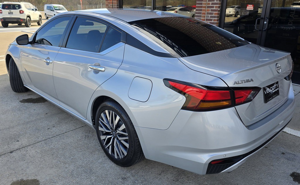 2023 Nissan Altima Image 7