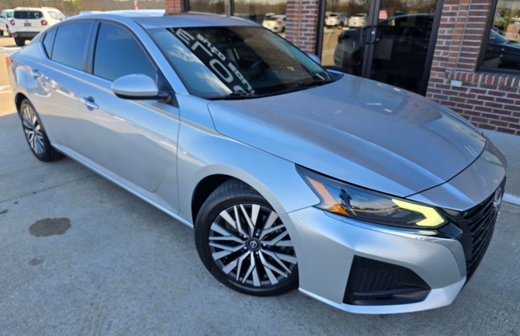 2023 Nissan Altima Image 2