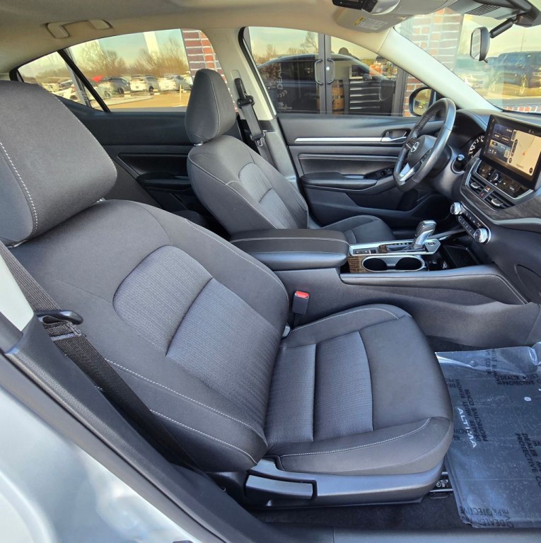 2023 Nissan Altima Image 36