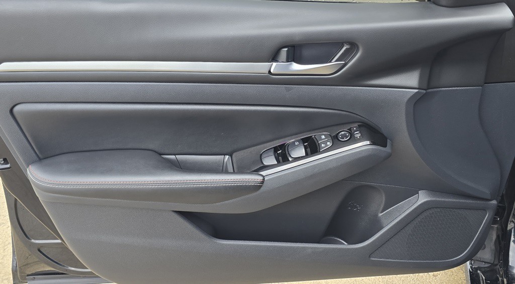 2024 Nissan Altima Image 16