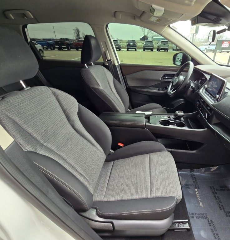 2021 Nissan Rogue Image 35