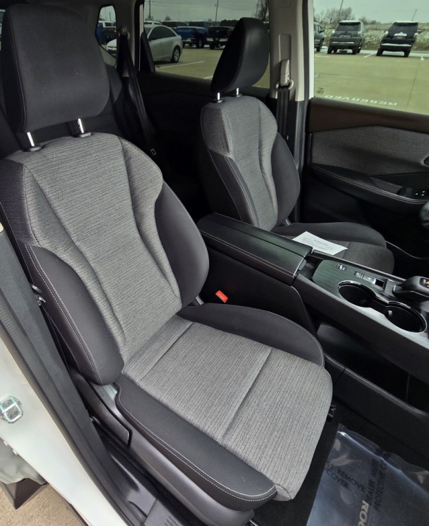 2021 Nissan Rogue Image 36