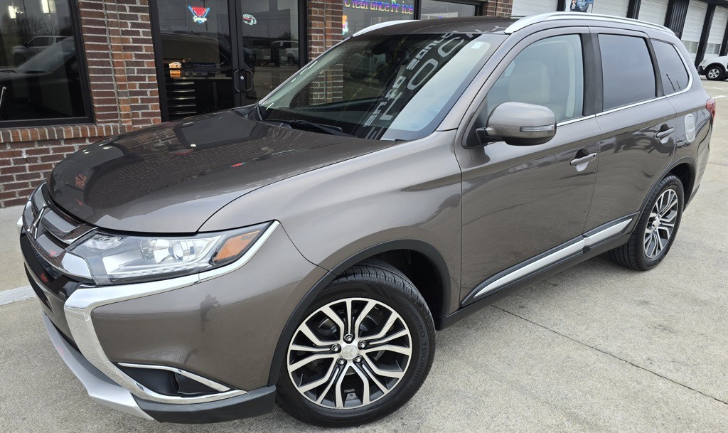 2018 Mitsubishi Outlander Image 2
