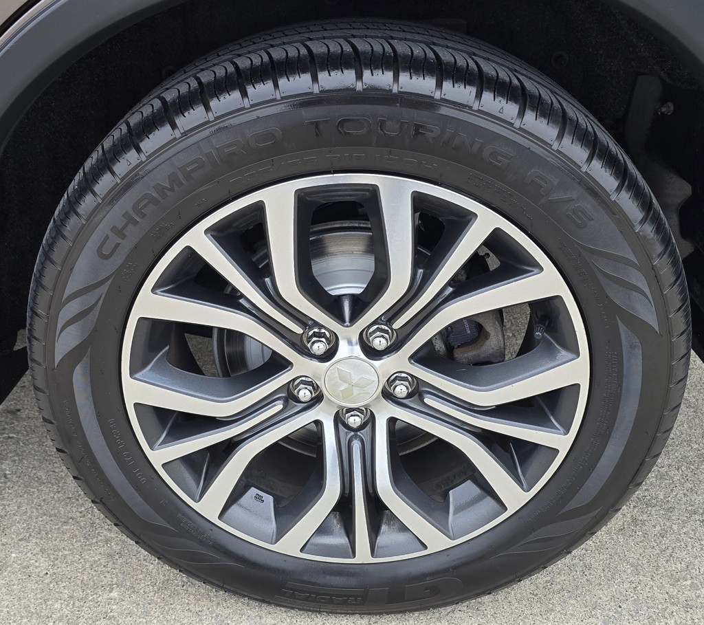 2018 Mitsubishi Outlander Image 13