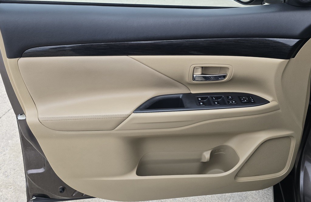 2018 Mitsubishi Outlander Image 16