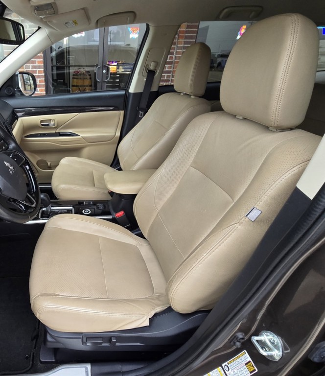 2018 Mitsubishi Outlander Image 18