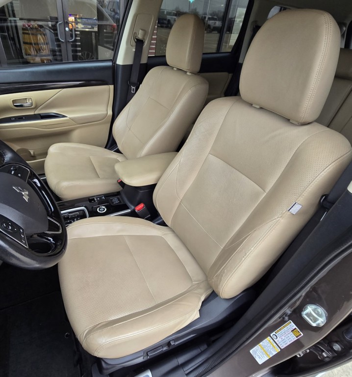 2018 Mitsubishi Outlander Image 19