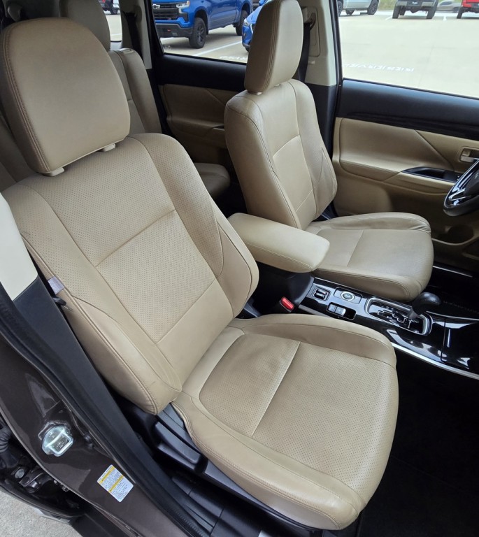 2018 Mitsubishi Outlander Image 37