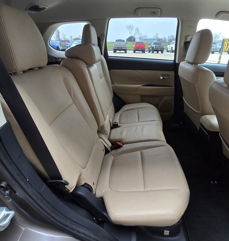 2018 Mitsubishi Outlander Image 39