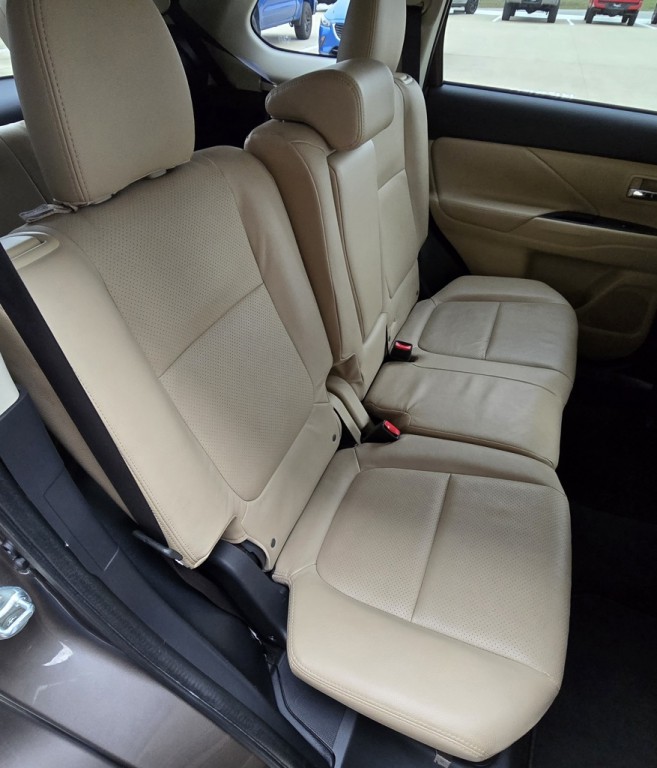 2018 Mitsubishi Outlander Image 40